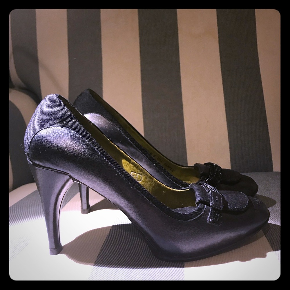 Cole Haan stylish 👠 heels